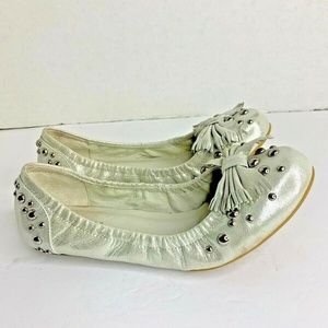 St & SAT Womens Sz 6.5 235 SSAIFS Silver Flat Ballet Shoes   Preowned good condi